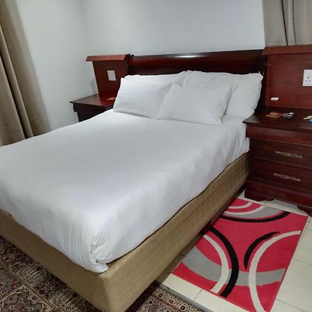 Cheers Guest House Evander Екстериор снимка