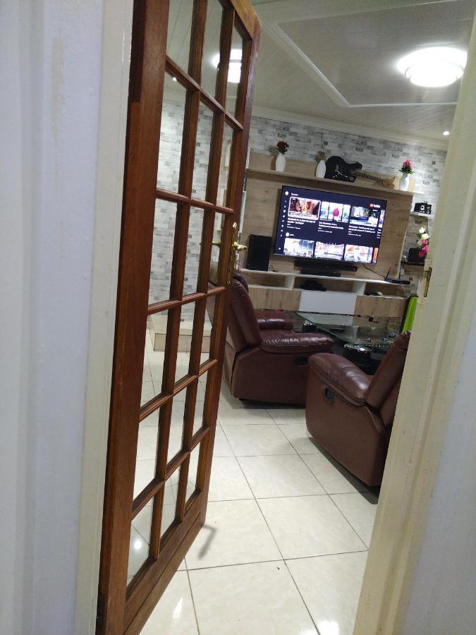 Cheers Guest House Evander Екстериор снимка