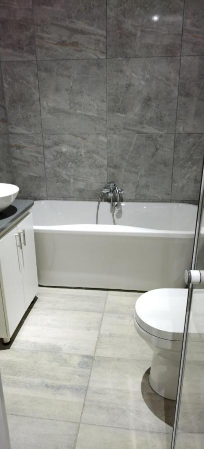 Cheers Guest House Evander Екстериор снимка