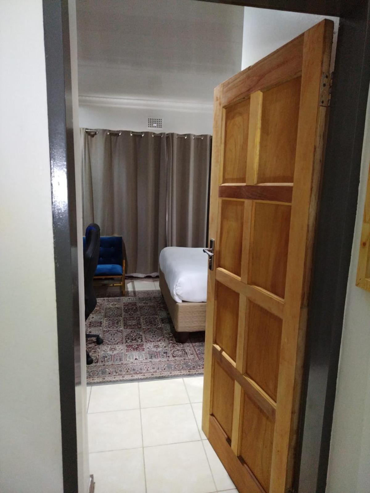 Cheers Guest House Evander Екстериор снимка