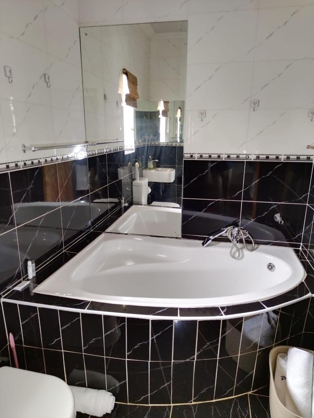 Cheers Guest House Evander Екстериор снимка