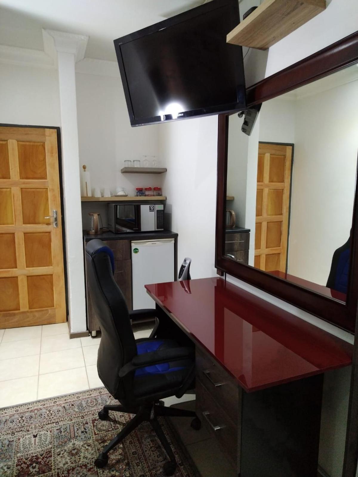 Cheers Guest House Evander Екстериор снимка
