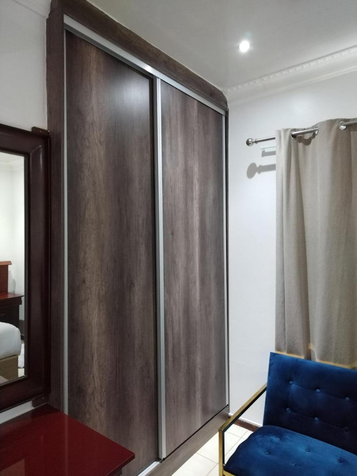 Cheers Guest House Evander Екстериор снимка