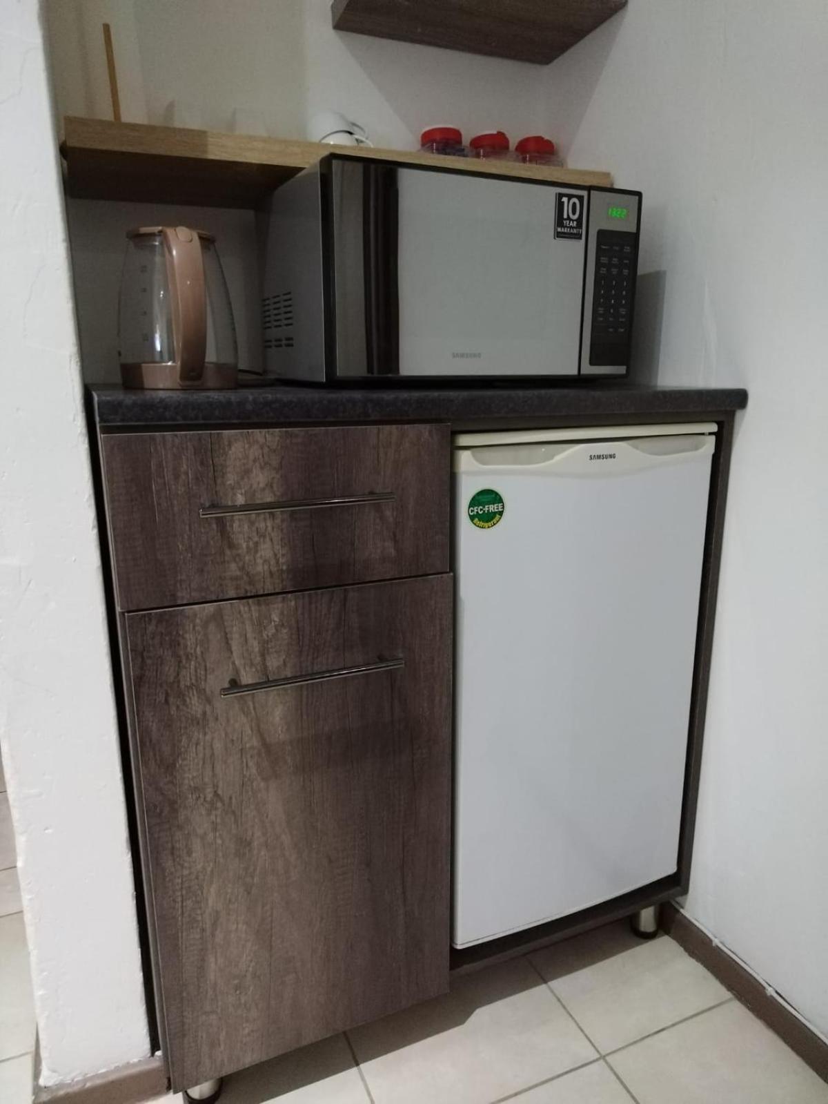 Cheers Guest House Evander Екстериор снимка